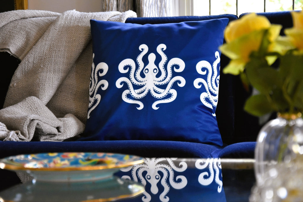 Housse de coussin 50x50 bleu foncé imprimé Grèce - Modèle Octopus - catsandgreen tea